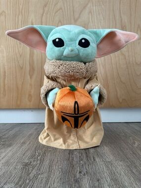 Star Wars Halloween Mandilorian Grogu
